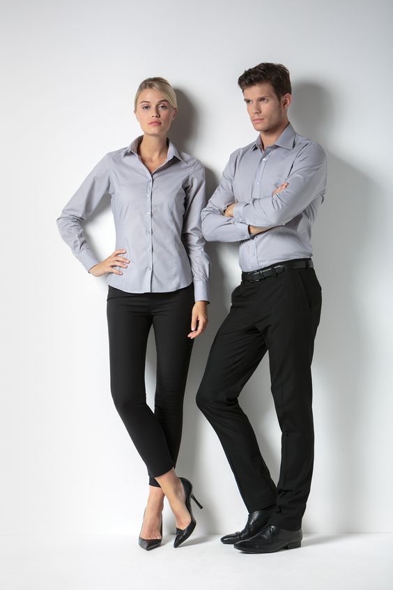 Camisas Oxford corporativas personalizadas con logo, perfecta para reforzar la imagen de marca
