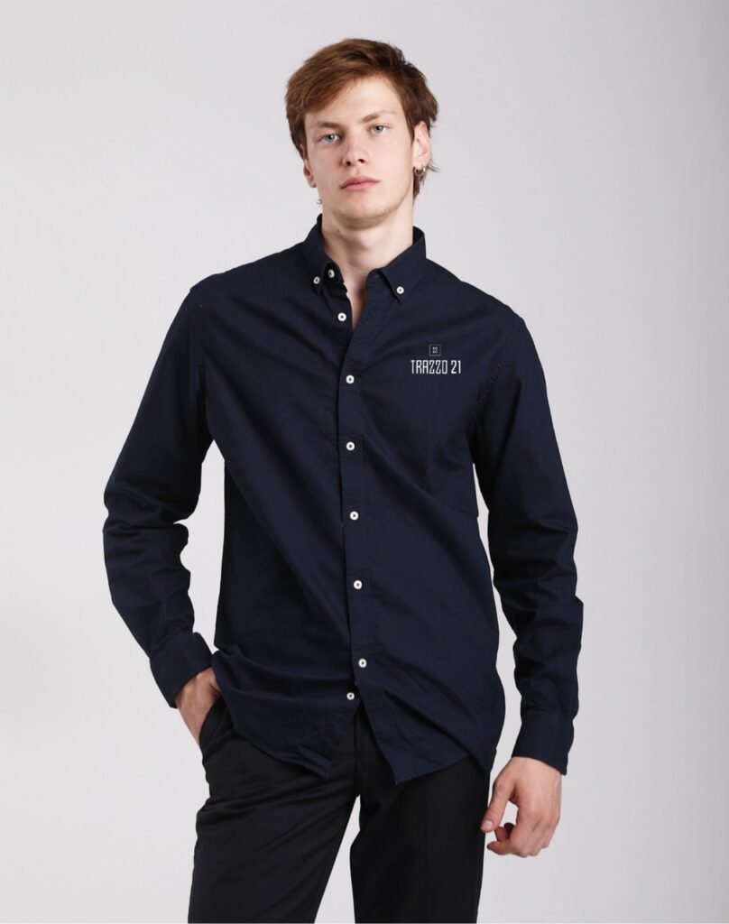 Camisas Oxford personalizadas para equipos de trabajo, con diseño cómodo y resistente."